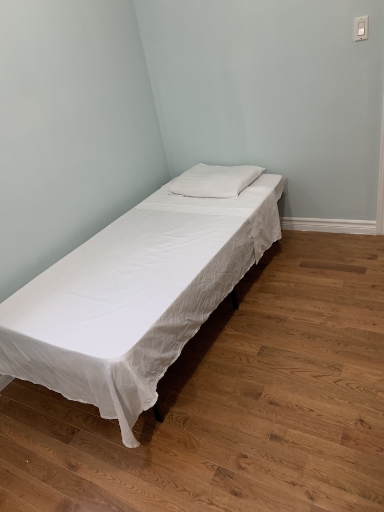 Dundas Guest House - Image 3