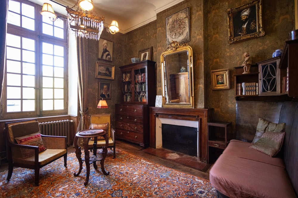 18th Century Ch Teau With Stunning Pool Gardens