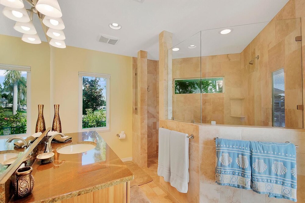 WH1074 3 Bedroom Holiday Home by Marco Naples Vacation Homes
