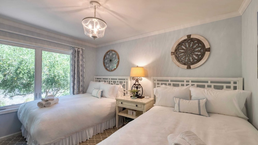 Glen Ellen Escape 5BR Retreat w/ Pool, Hot Tub, Hammocks & Vineyard Views