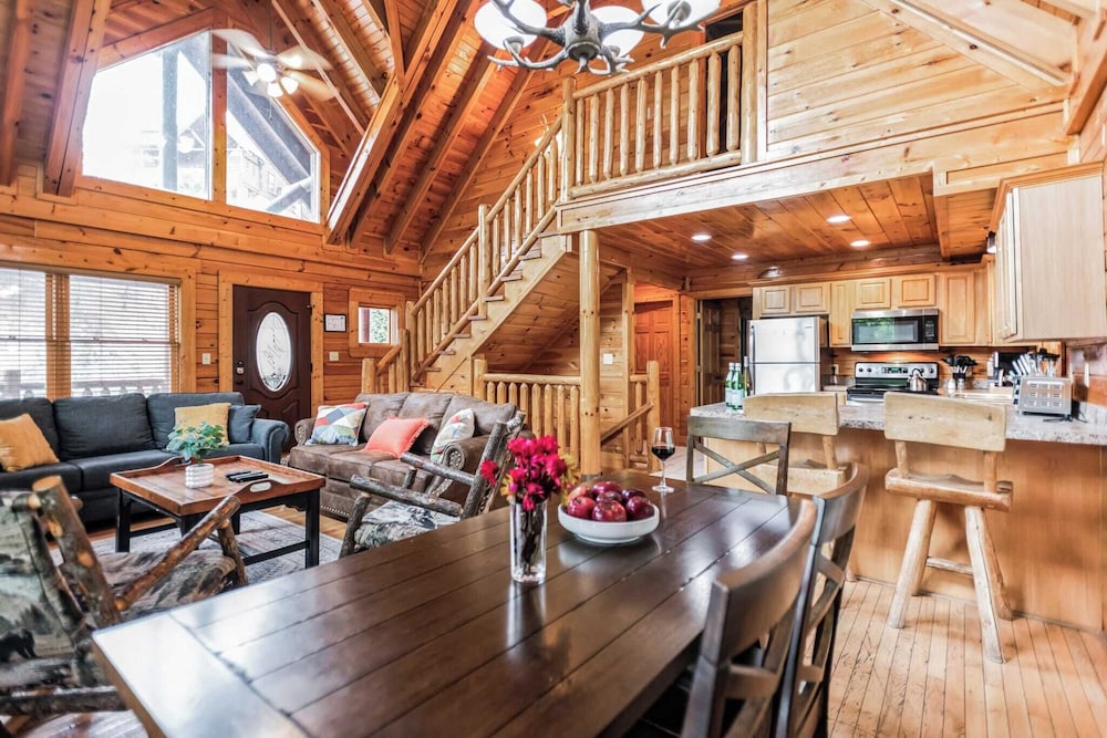 Resort Cabin w/ Hot Tub, Pool Table, Deck Views Summit View Way by Avantstay