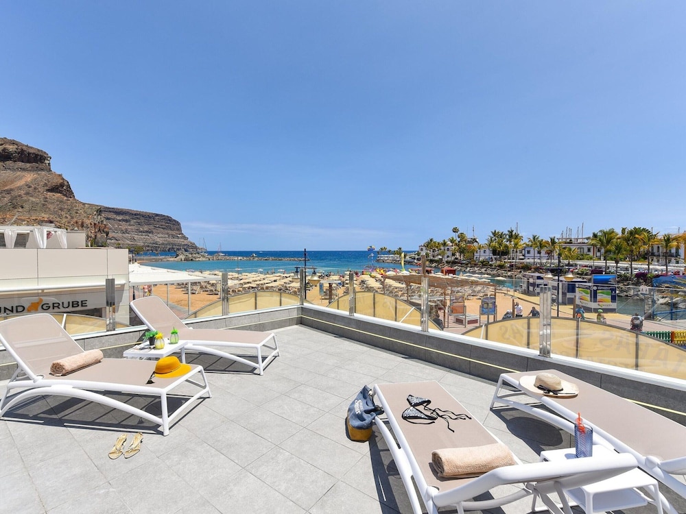 Apartment Mogan With Stunning Beach Views