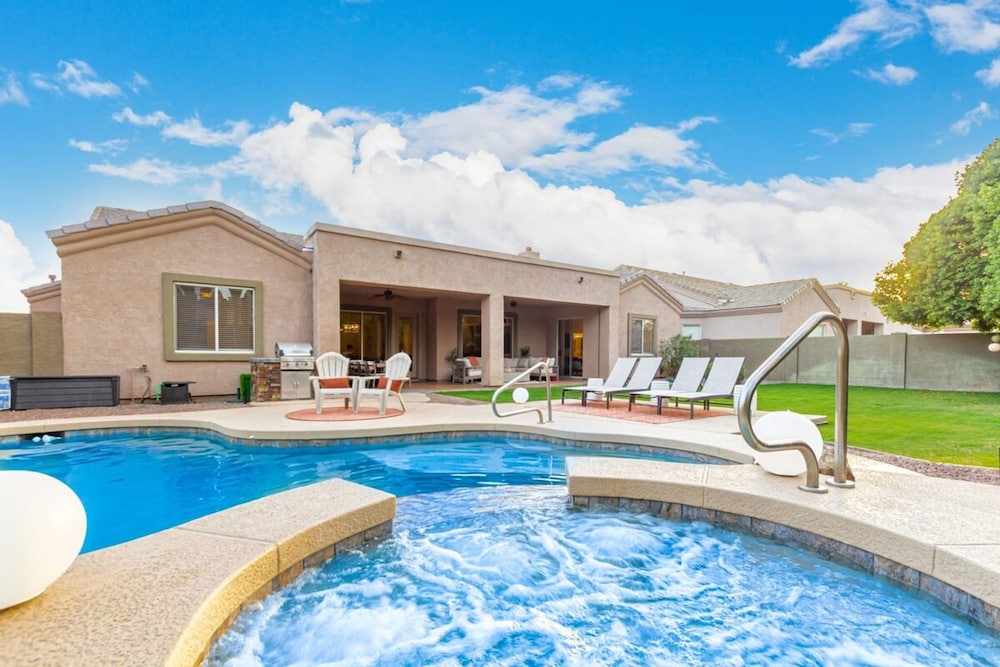 The Dreaming Tree Sleeps 10 Pool Spa Firepit BBQ