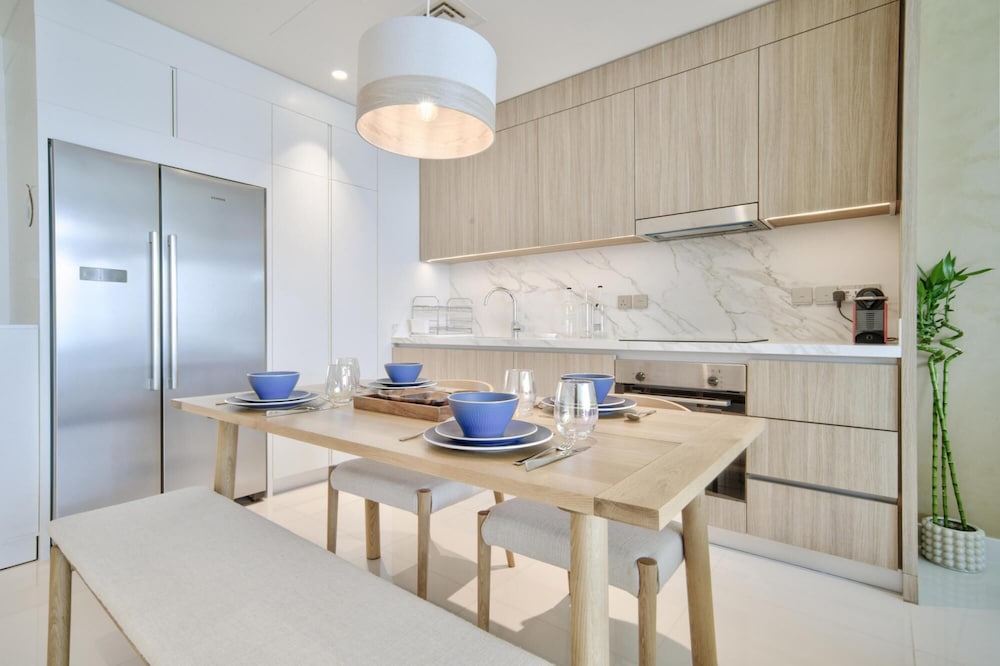 Luxury Sea View Living on Emaar Beachfront