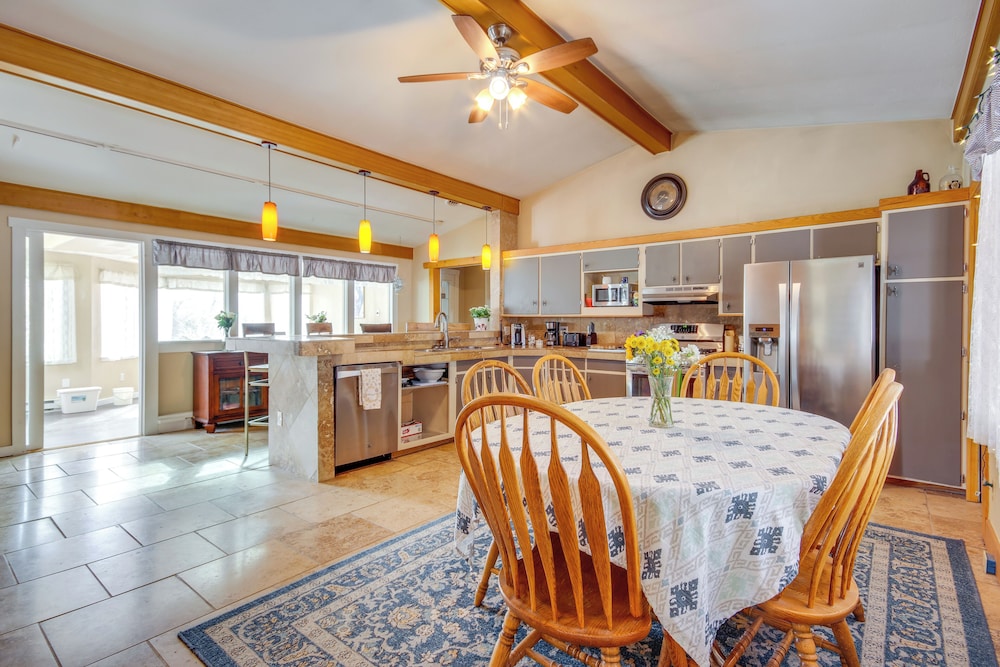 6 Mi to Chico Hot Springs: Villa w/ River Access