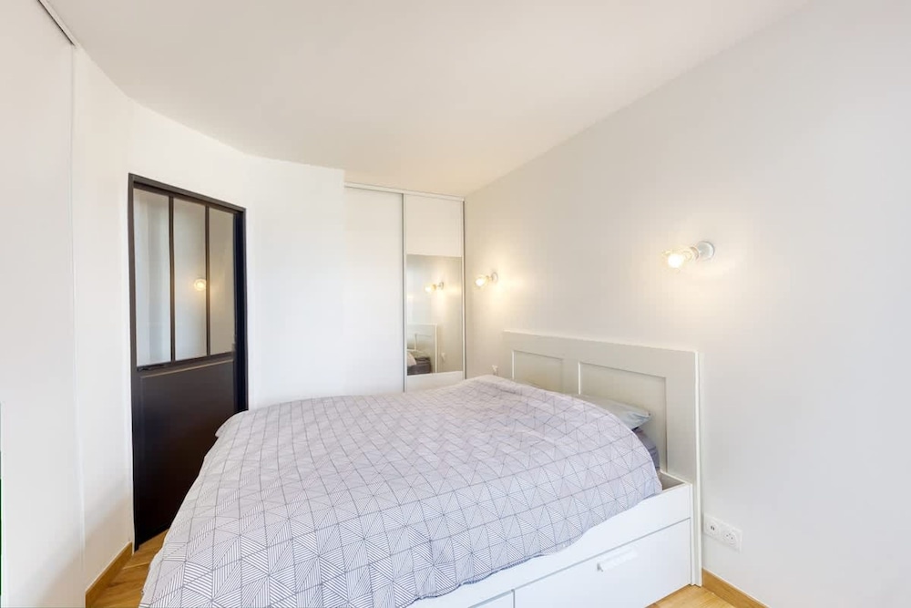 Charming Central Apartment With Balcony and City View