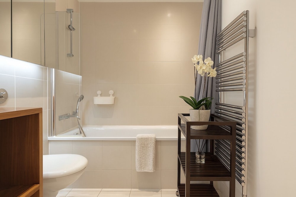Spacious 3 Bedroom Flat in Kensington photo 4