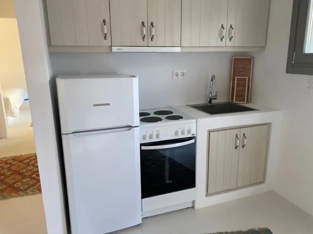 Rustic Stone House in the Heart of Folegandros photo 3