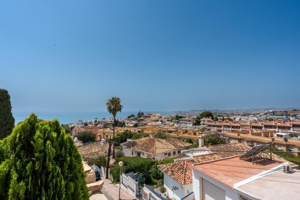 Spacious 3BR Villa with pool and views