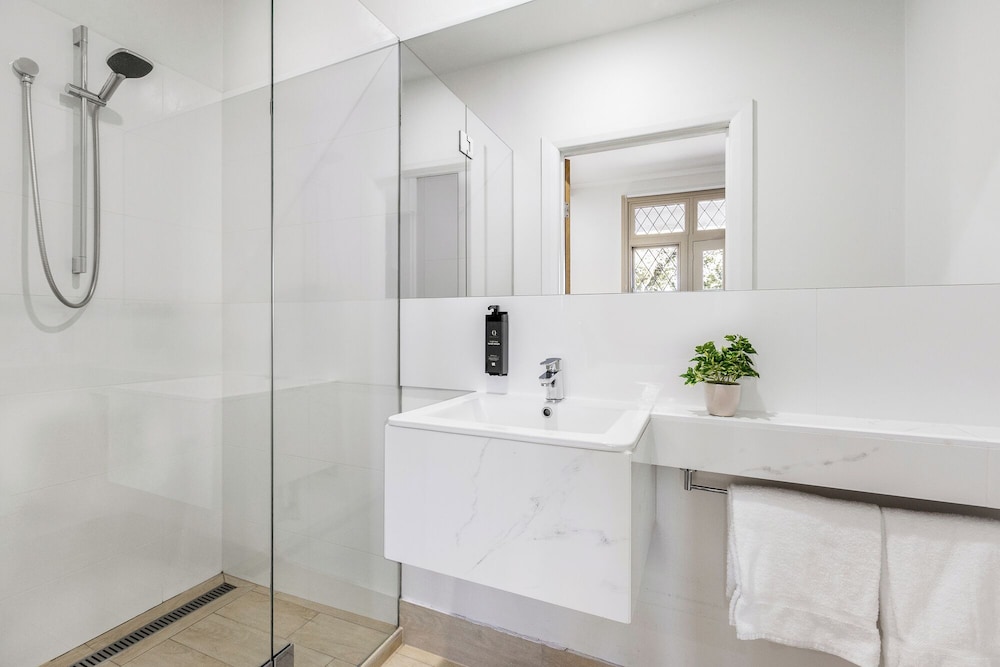 Simpson Street Apartments by Urban Rest