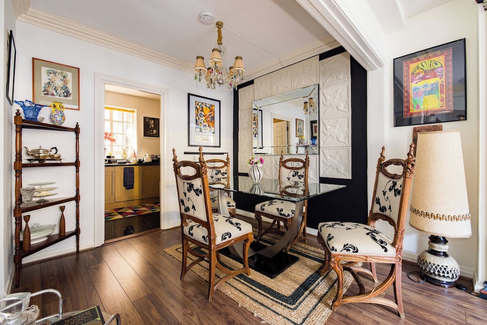 Mayfair 9-bed Townhouse - Sleeps 16, Patio & Ac