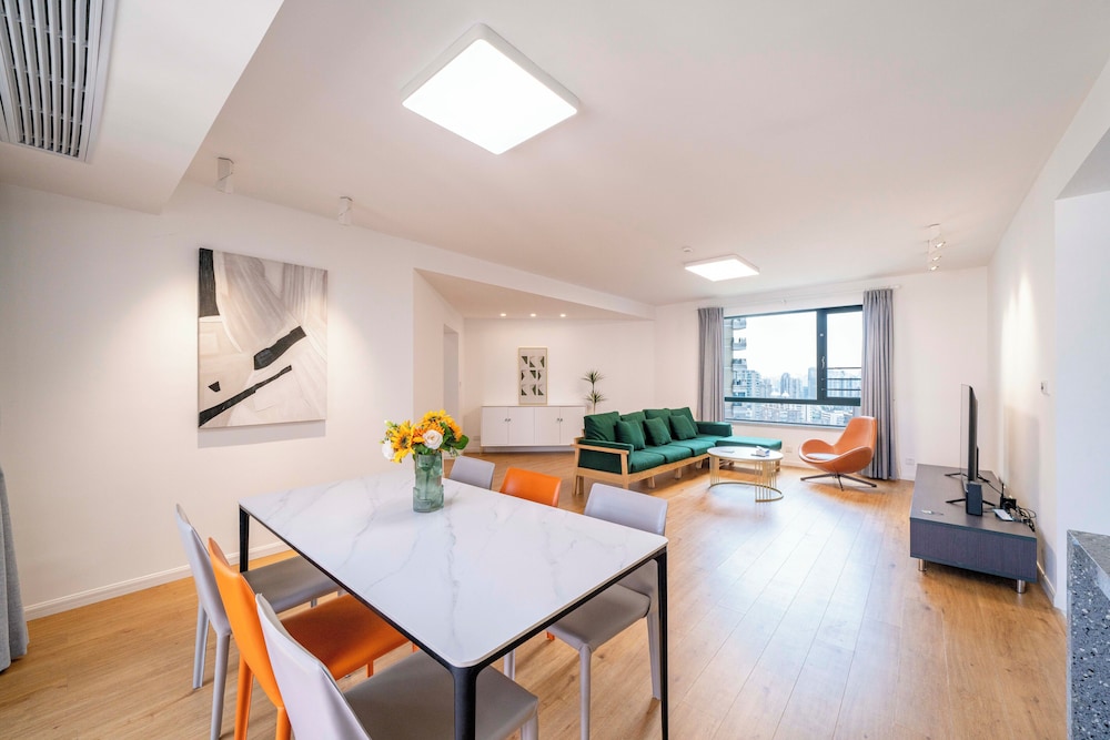 Tyms Spacious 4BR 2BA Apt Xujiahui