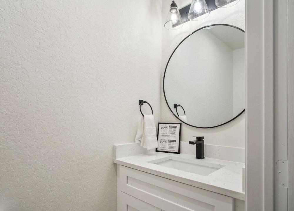 Your Amazing 3BR 2BA Downtown Delight