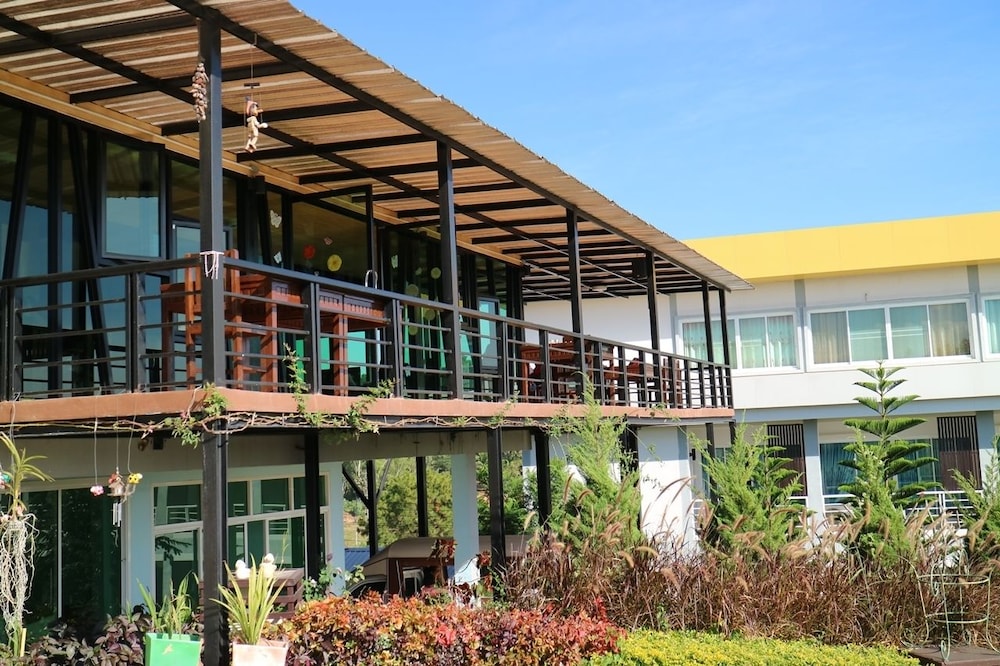 Breeze Hill Hotel