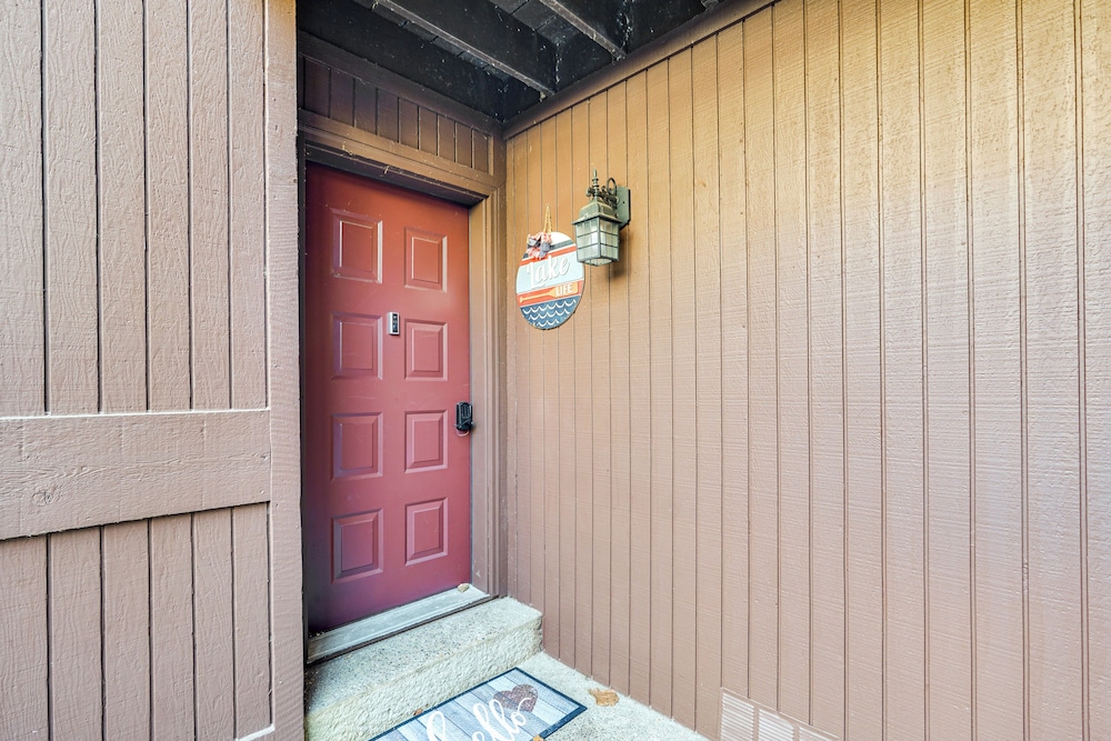Lakefront Osage Beach Retreat: Dock Access!
