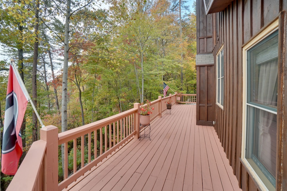 Picturesque Clayton Cabin w/ Mountain Views!