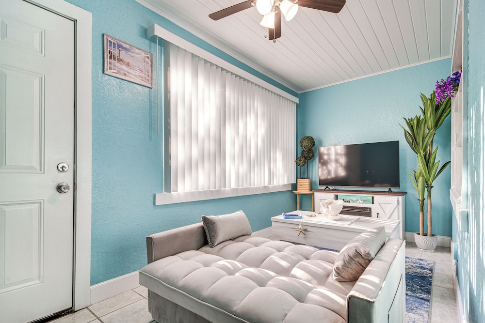 7 Mi to Dtwn: Cozy Studio in St Pete Beach!