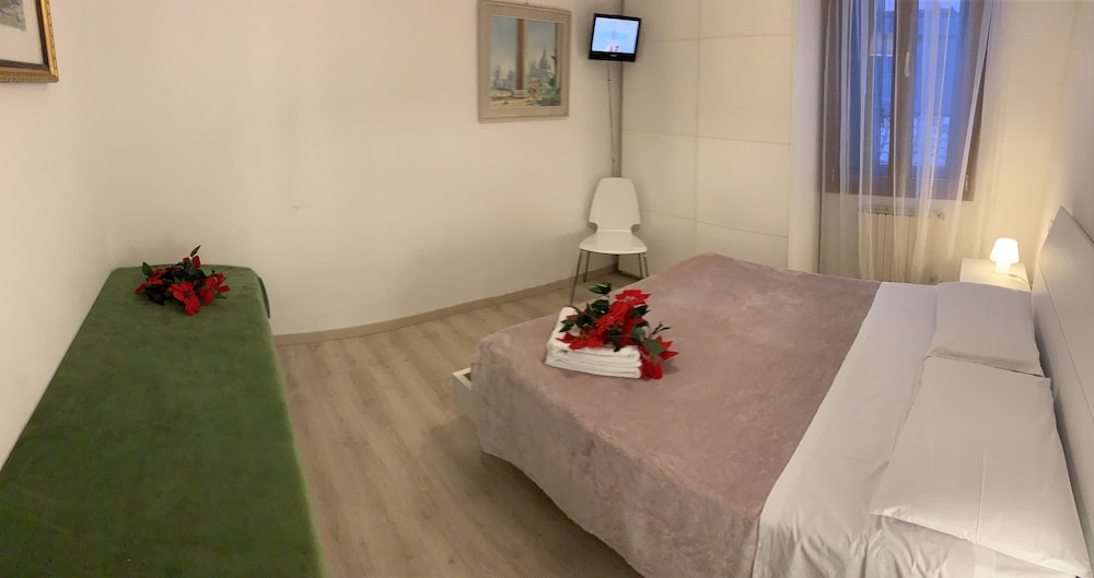 Harry's Guest House