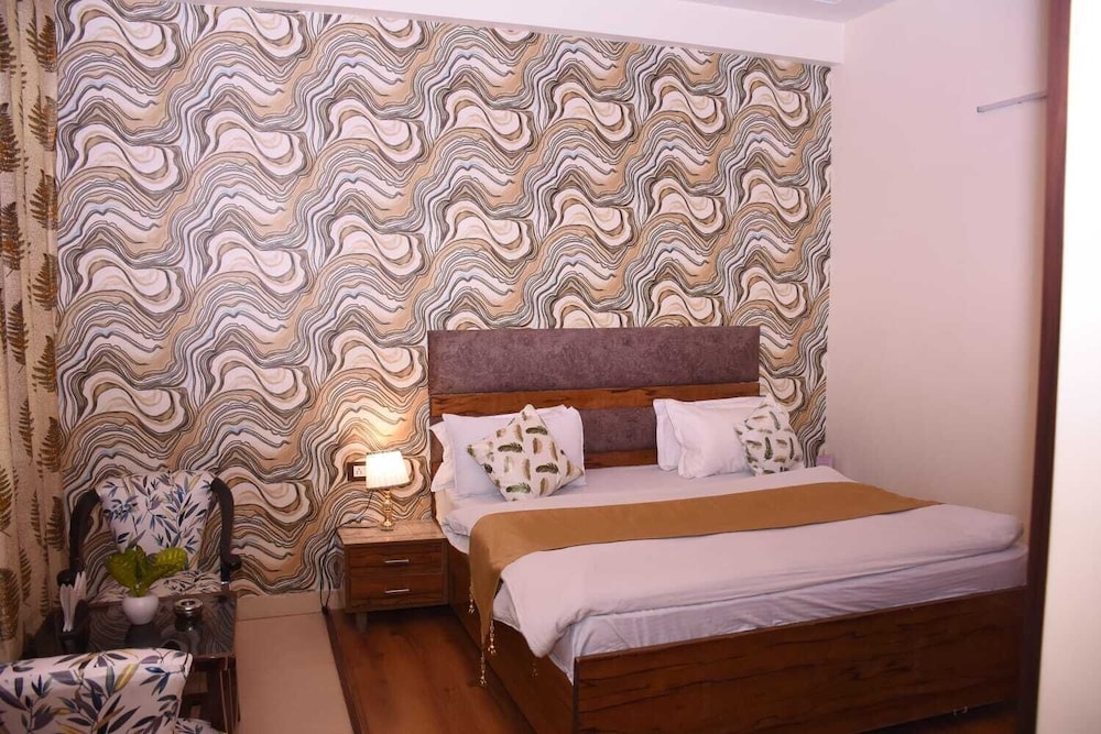 Hotel Rajhans Regency