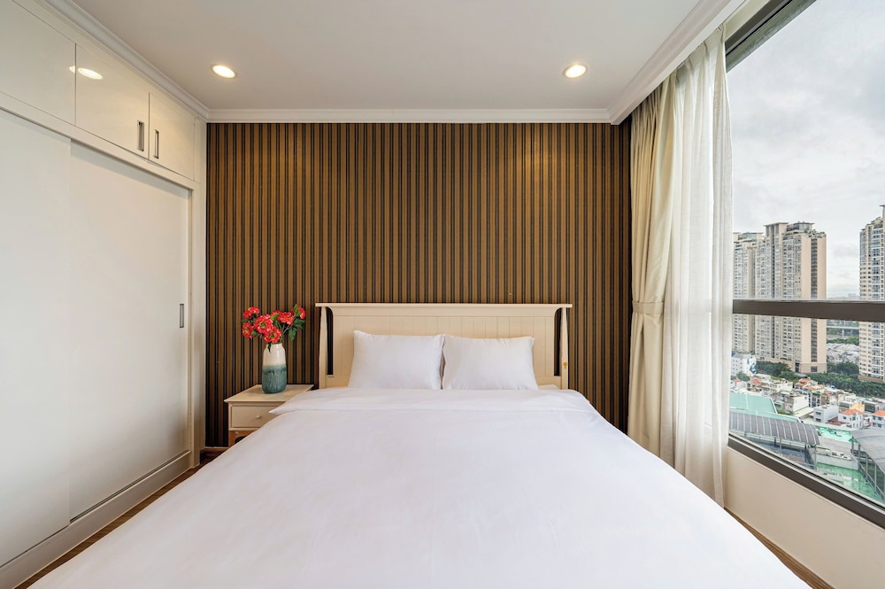 The Aquamarine Landmark Suites - Poolside Access at L4B