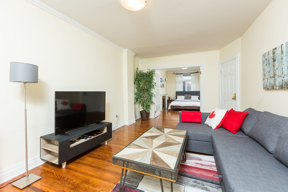 Applewood Suites - Yorkville - Image 1