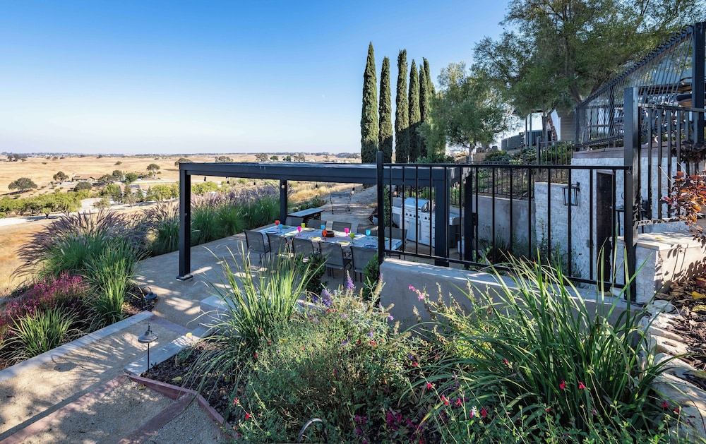 Hidden Acre Vineyard Estate
