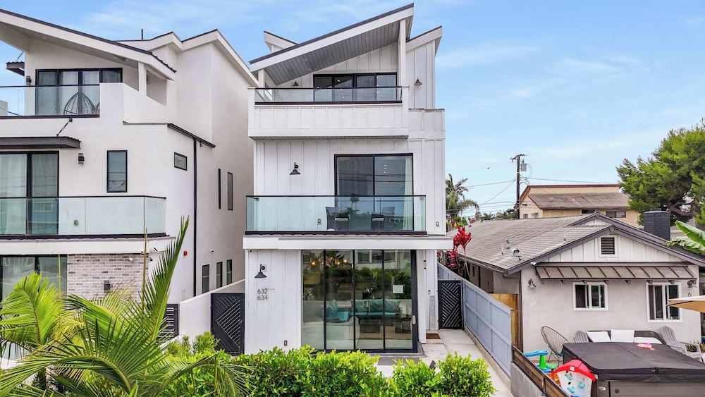 @ Marbella Lane - Luxi 4BR Haven w/ Skyscape Views