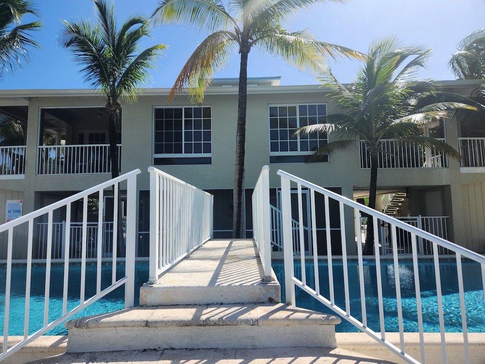 Palm Tree Cove Resort view 5