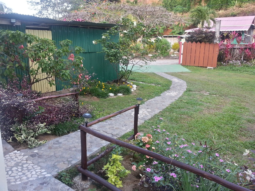 The Nixon's Bay Side Mangrove Inn