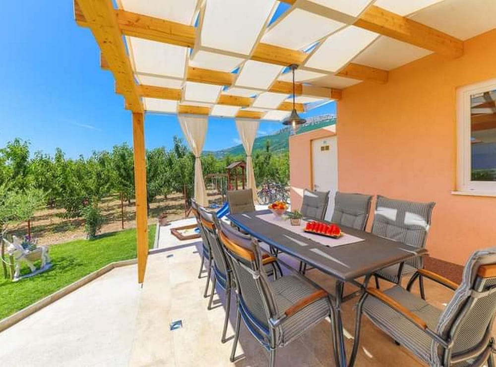 Kastel Luksic Scenic Villa With Pool