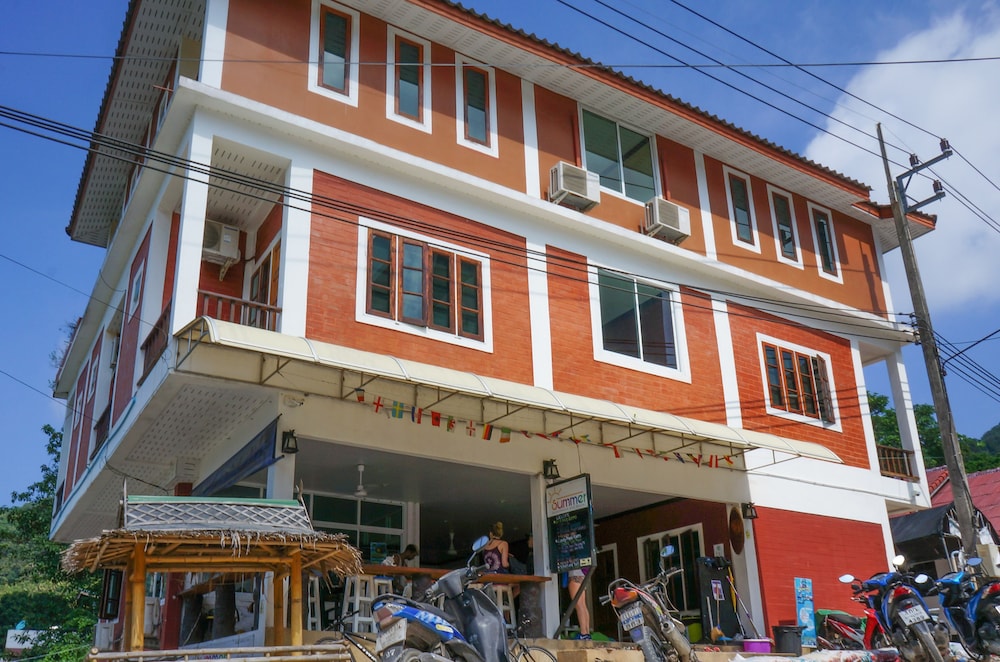 Summer Guesthouse & Hostel