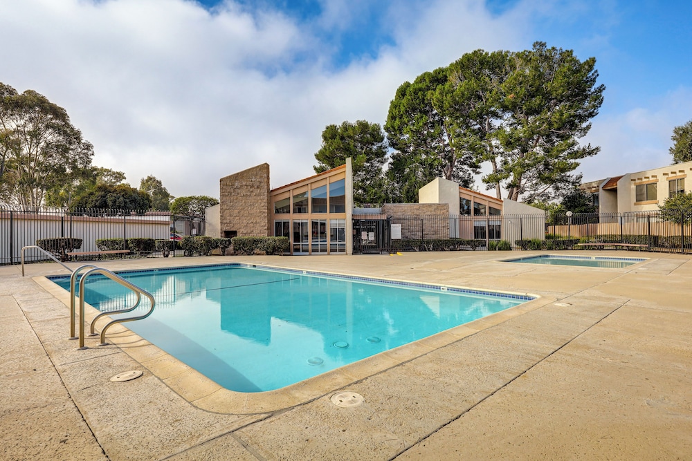 2 Mi to Beaches: Condo w/ Patio in Port Hueneme!