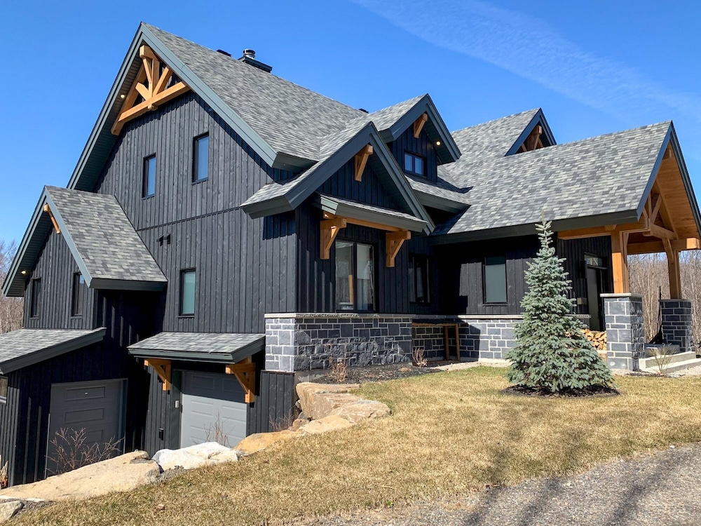 Black Bear - Luxury Mountain-top Villa With hot tub