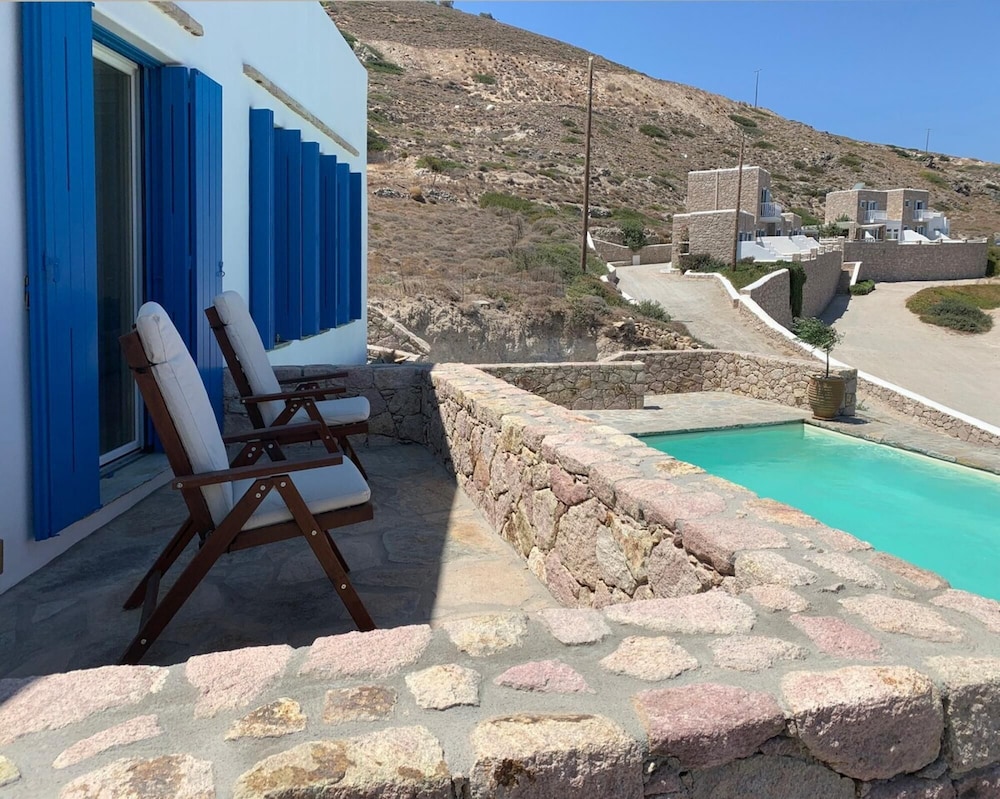 Villa Hera Mandrakia Milos view 4
