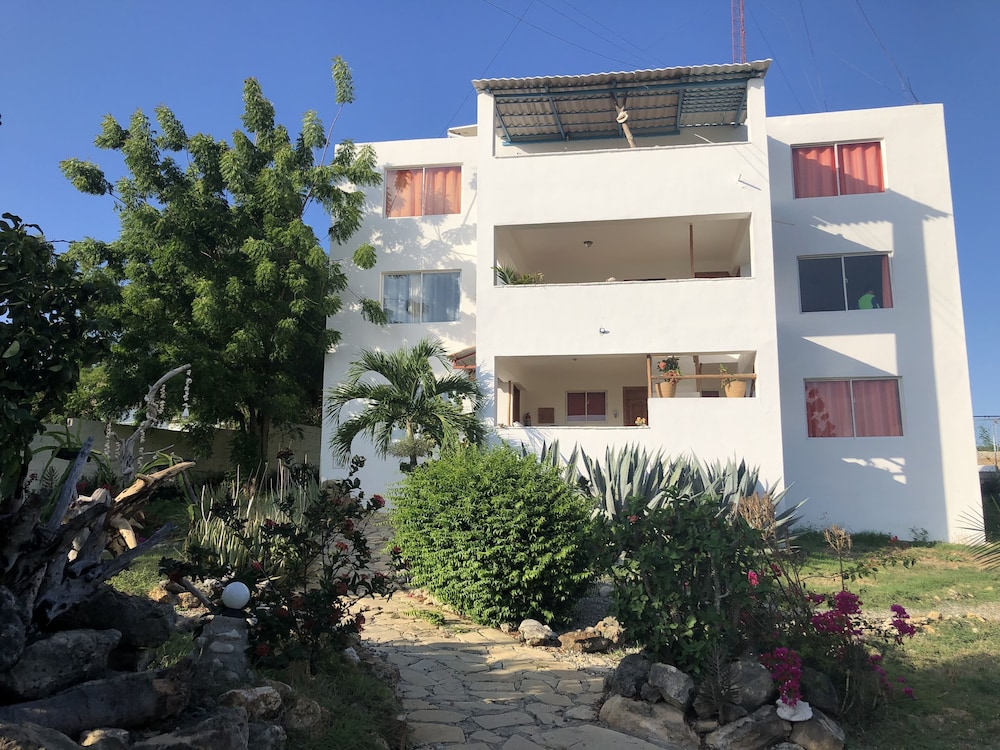 Hotel Corales Punta Rusia - Image 1