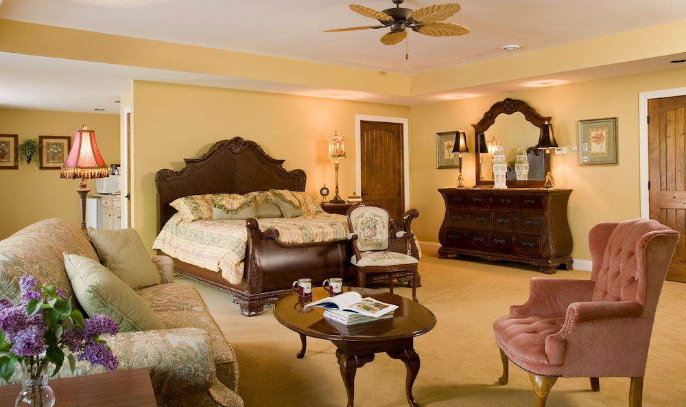 Goldmoor Inn