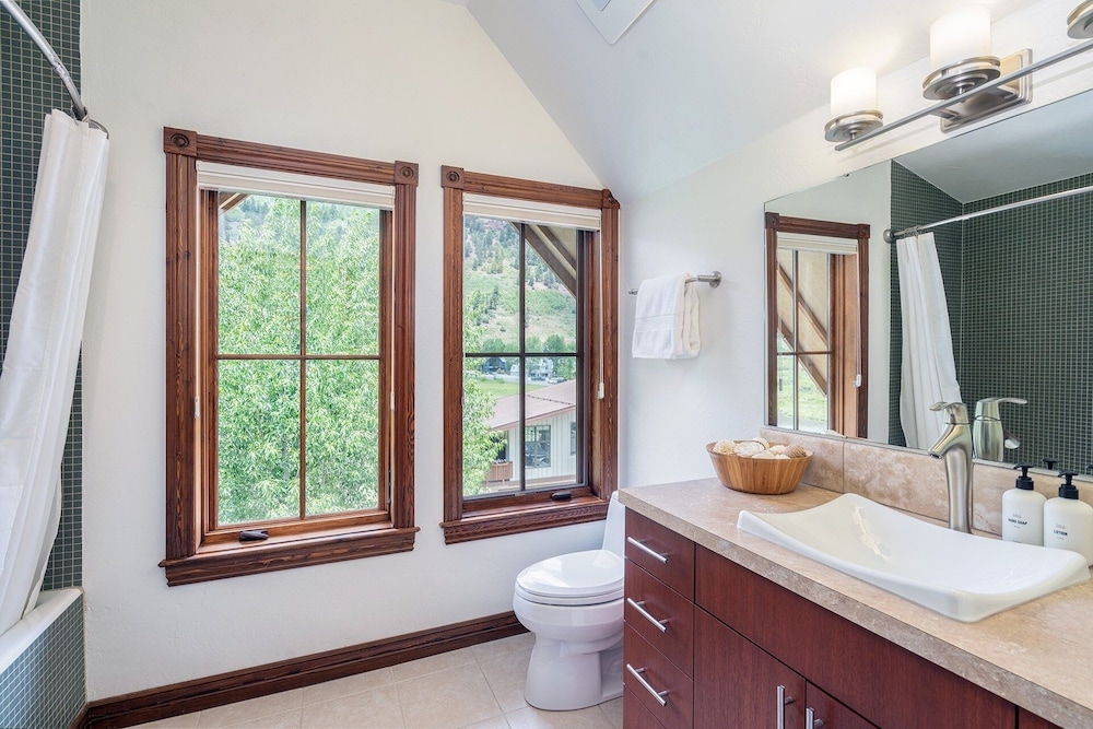 Entrada A 3 Bedroom Townhouse by RedAwning view 3