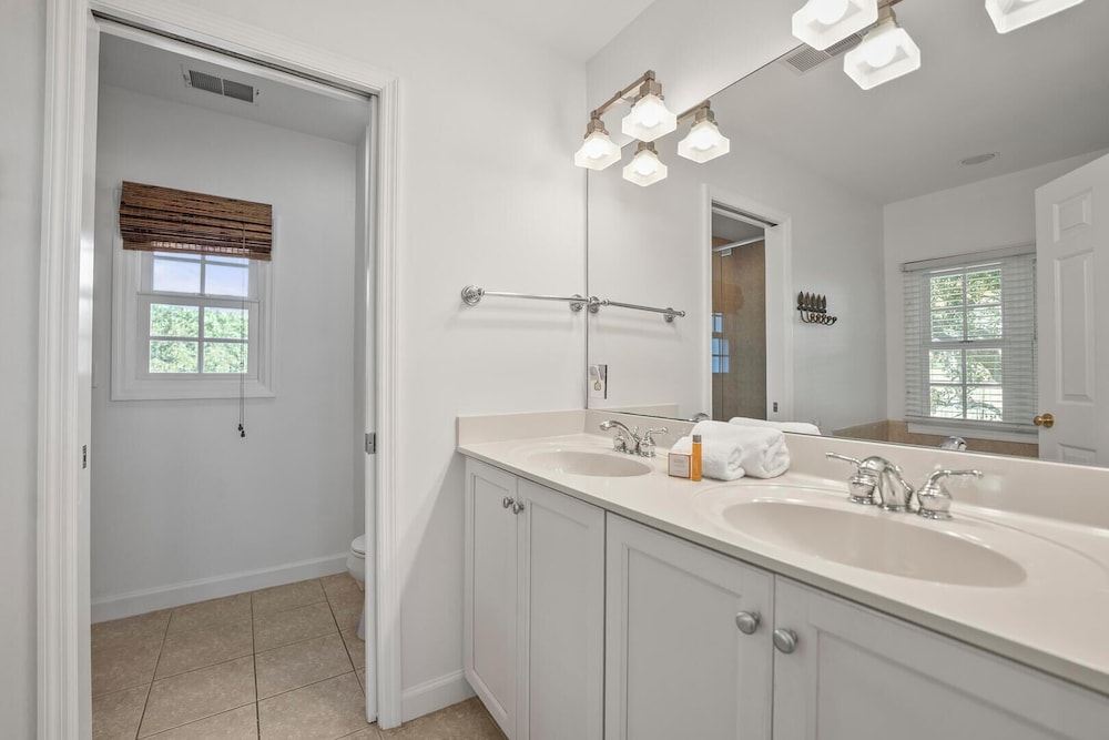 723 Seahorse Road - Newly Renovated, 5-bedroom Oceanside Home