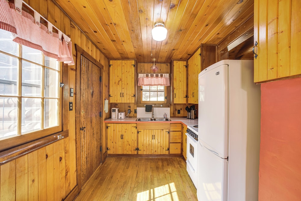 Mtn-view Cascade Cabin Near Garden of the Gods!