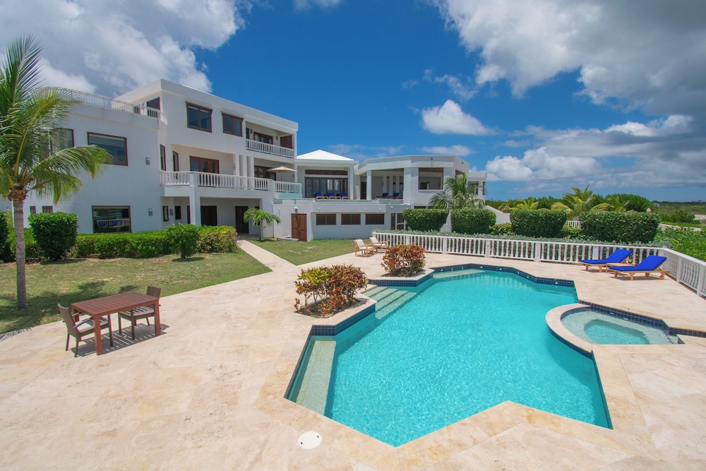 Sheriva Luxury Villas and Suites