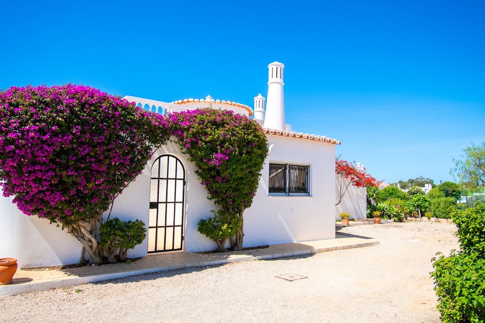 32A Vale do Milho Stunning Detached Villa Close