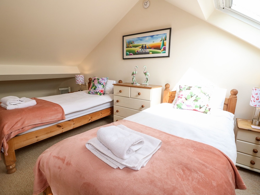 The Cottage at Broadway view 4