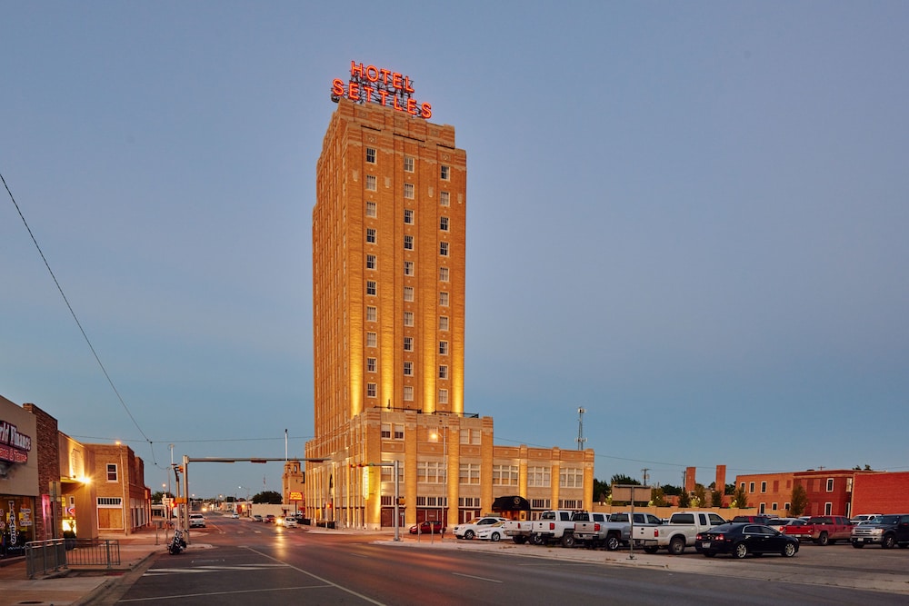 Big Spring Vacations - Hotel Settles - Property Image 1