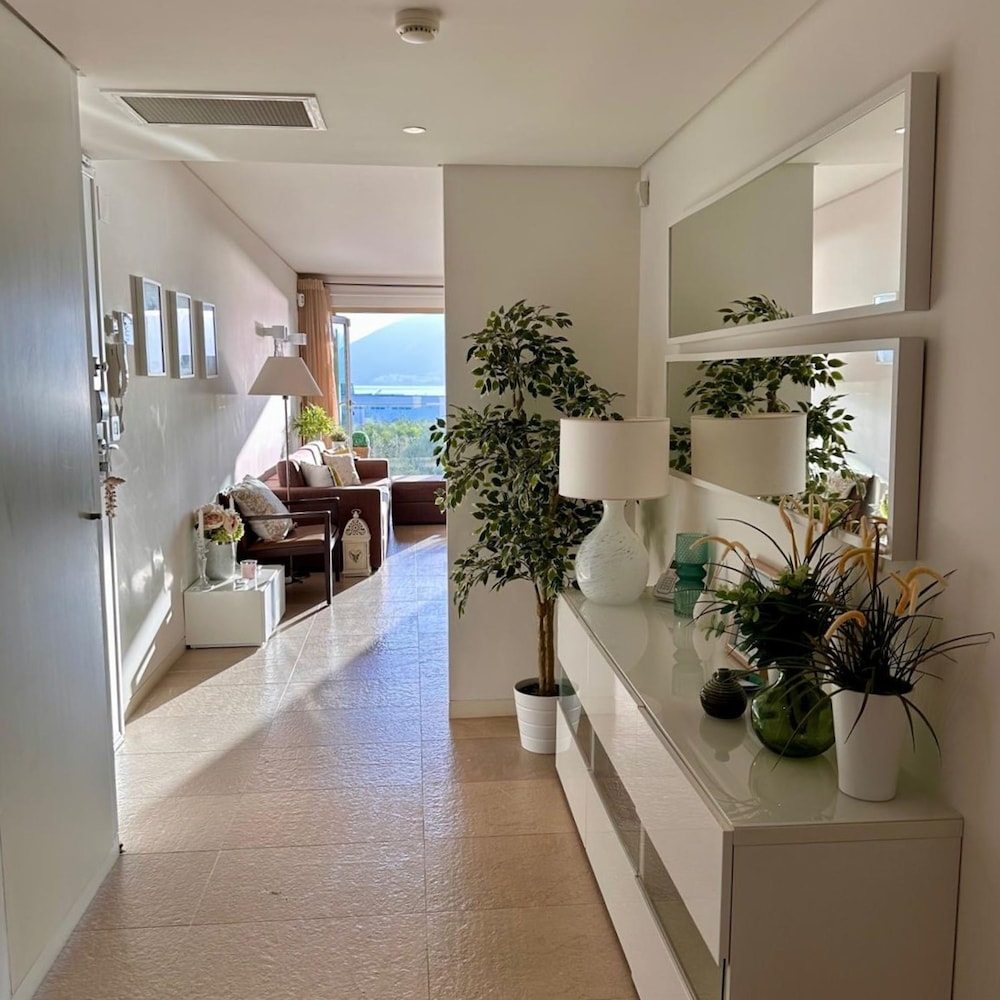 Tr ia Amazing Seaview Apartment