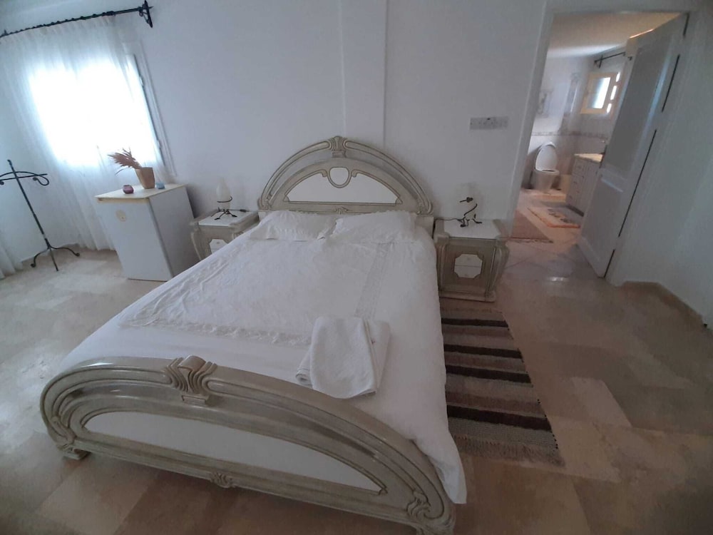 Luxury Villa With Private Pool in Lapta Kyrenia view 4