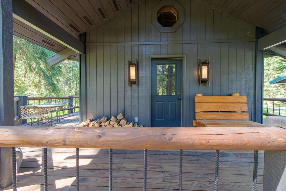 Glen Lake Cabin in the Woods