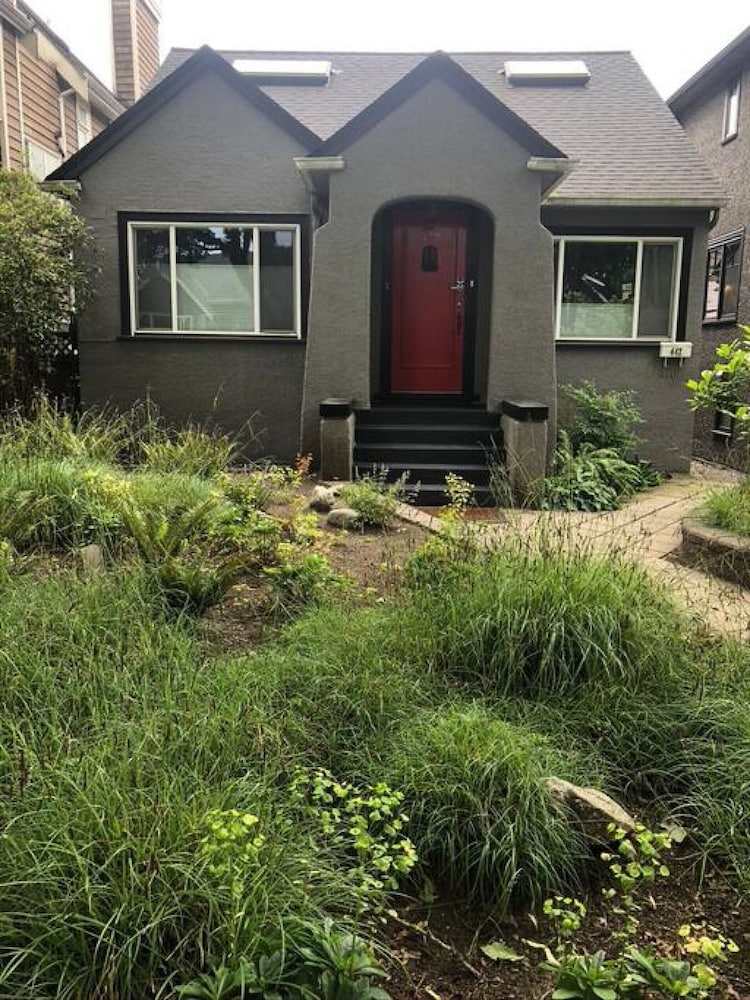 438 West 21st Beautiful 3 Bdrm Newly Reno d Home Cambie Area