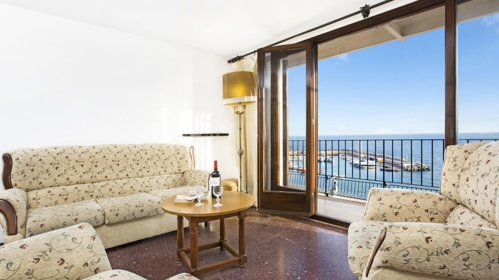 Pruneda in Llafranc With 2 Bedrooms and 1 Bathrooms
