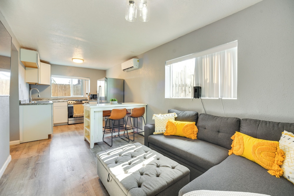 Near Old Town & Unm: Home in East Downtown