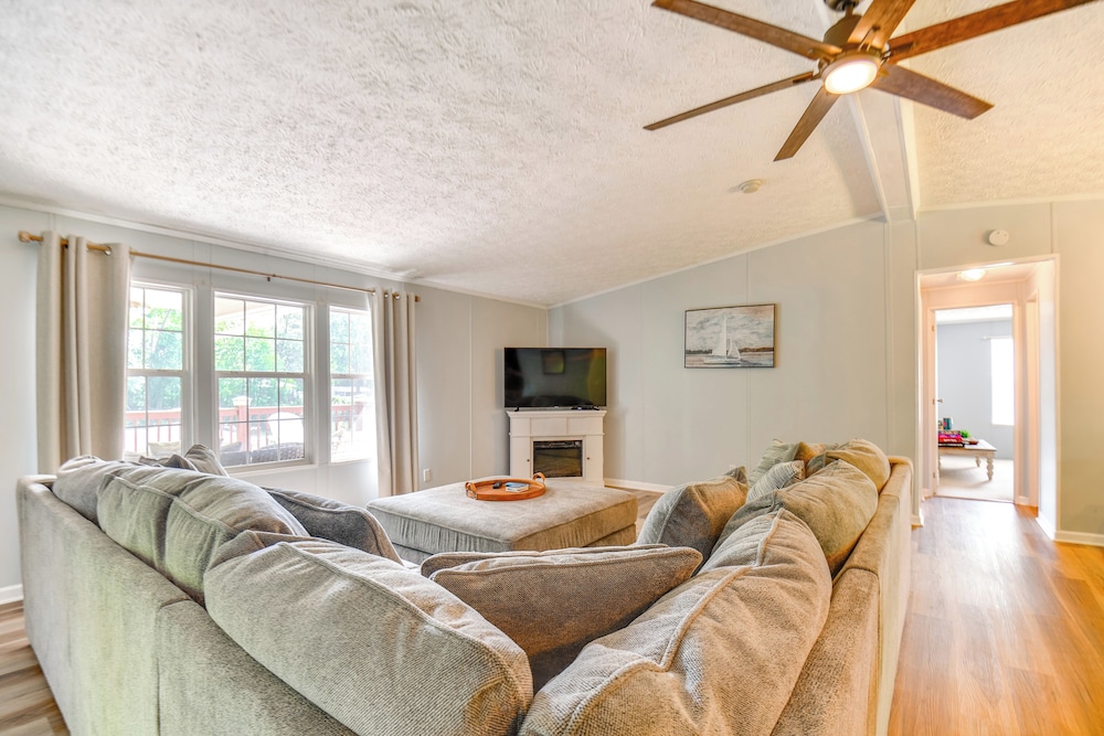 Private Dock: Pet-friendly Home on Lake Sinclair